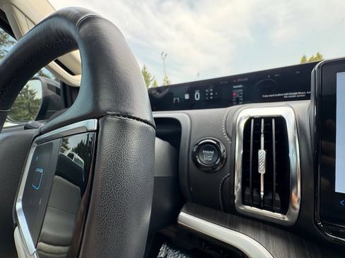Used 2025 Ford Expedition Max Platinum w/ Platinum Ultimate Package AWD/4WD image 24