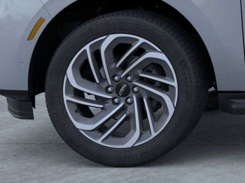 New 2026 Lincoln Navigator L Premier AWD/4WD image 19