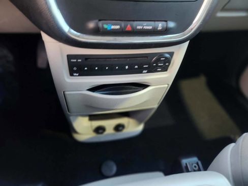 Used 2012 Chrysler Town & Country Touring-L w/ Entertainment Group #2 FWD image 25