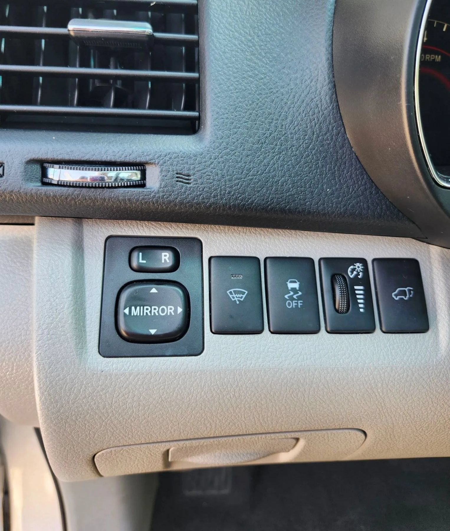 Used 2012 Toyota Highlander Limited w/ Tow Pkg FWD image 36