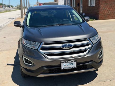Used 2018 Ford Edge Titanium w/ Technology Package FWD image 3