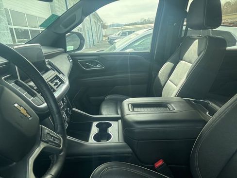 Used 2023 Chevrolet Suburban Premier image 6