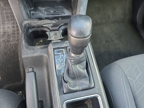 Used 2016 Toyota Tacoma TRD Sport image 19