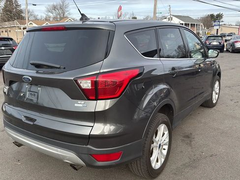 Used 2019 Ford Escape SE image 9