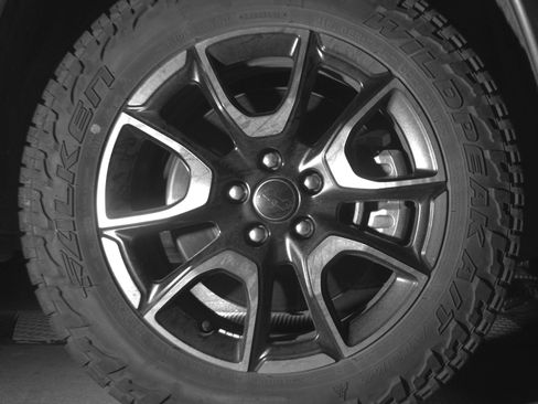 Used 2025 Jeep Compass Trailhawk AWD/4WD image 13