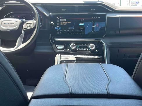 Used 2024 GMC Sierra 1500 Denali w/ Technology Package AWD/4WD image 14