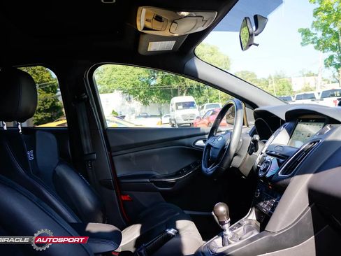 Used 2018 Ford Focus RS AWD/4WD image 34