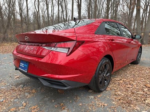 Certified 2022 Hyundai Elantra SEL image 3