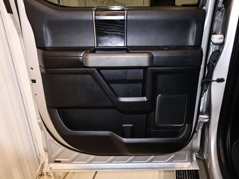 Used 2018 Ford F150 Platinum w/ Technology Package image 15