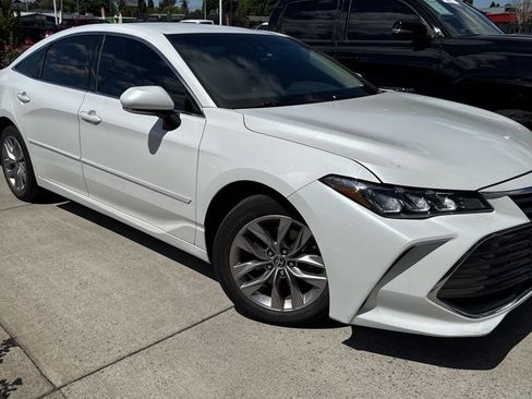 Certified 2021 Toyota Avalon XLE FWD image 2