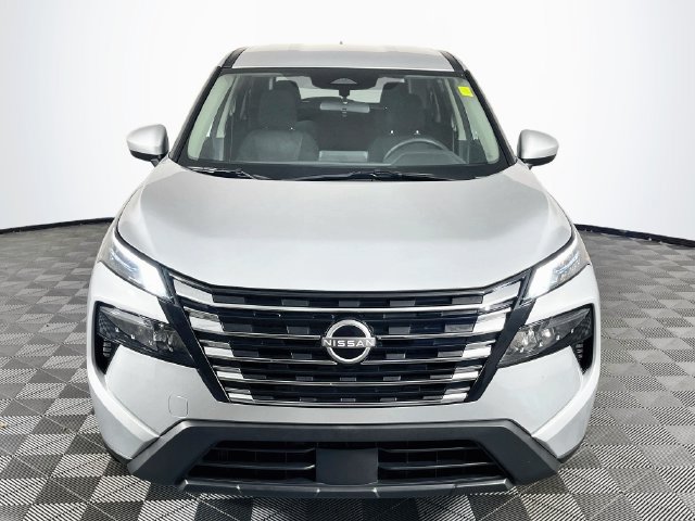 Used 2025 Nissan Rogue SV FWD image 3