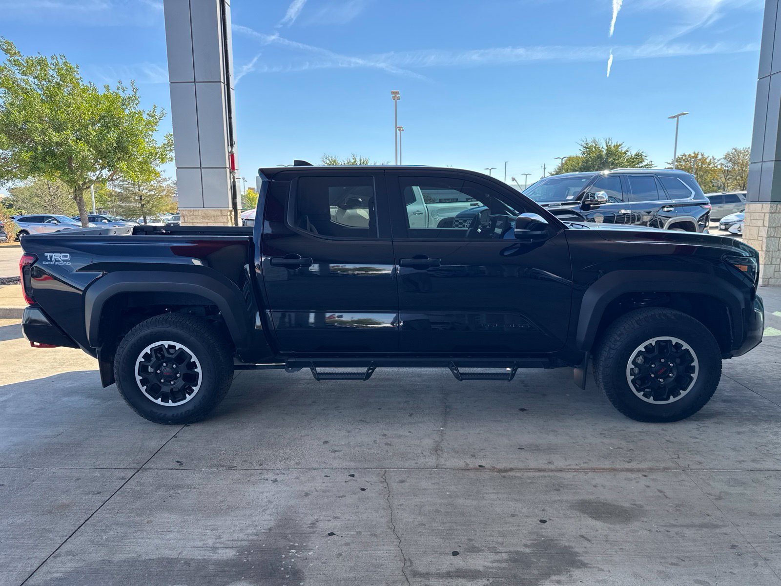 Used 2024 Toyota Tacoma TRD Off-Road w/ TRD Off Road Upgrade Package AWD/4WD image 33