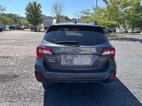 Used 2019 Subaru Outback 3.6R Limited AWD/4WD image 4