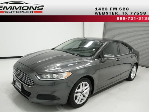 Used 2016 Ford Fusion SE FWD image 1