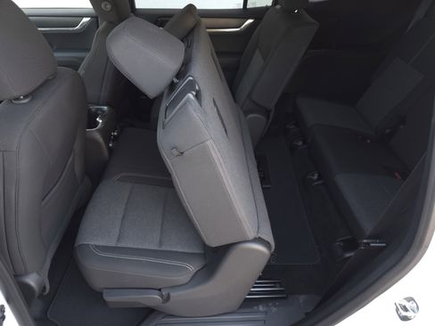 Used 2025 GMC Acadia Elevation image 34