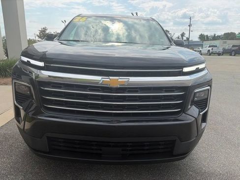 Used 2026 Chevrolet Traverse LT FWD image 3