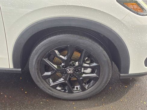 Used 2023 Honda HR-V Sport image 9