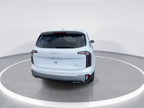 Used 2024 Kia Telluride EX w/ EX Captain's Chair Package FWD image 7