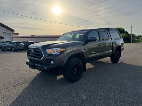 Used 2020 Toyota Tacoma SR5 w/ Technology Package AWD/4WD image 11