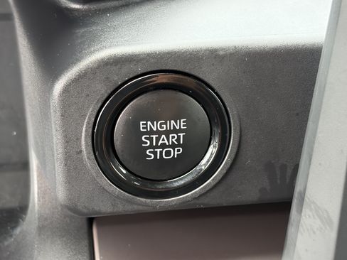 Certified 2024 Toyota Tacoma SR5 AWD/4WD image 25