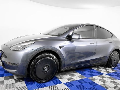 Used 2023 Tesla Model Y Long Range image 1