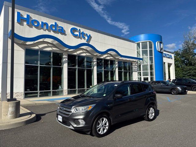 Used 2017 Ford Escape SE w/ SE Leather Comfort Package AWD/4WD image 2