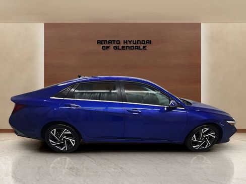 Certified 2025 Hyundai Elantra Limited FWD image 7