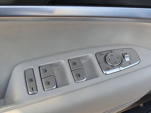 Used 2023 Genesis G70 2.0T image 24