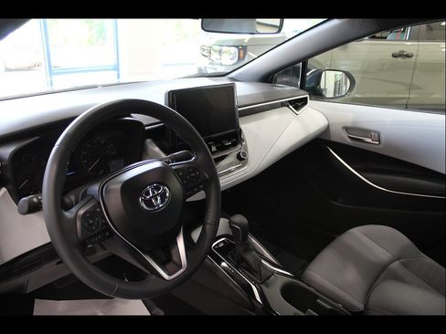 Used 2025 Toyota Corolla SE FWD image 13