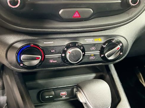 Certified 2022 Kia Soul LX w/ Technology Package image 15