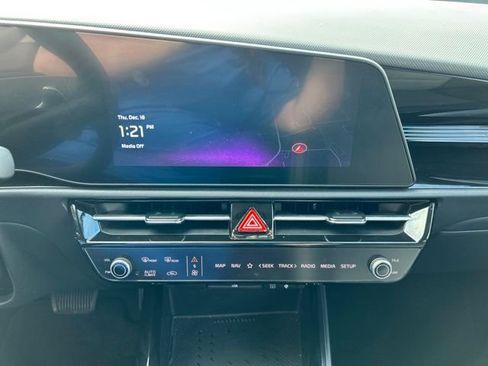 Used 2024 Kia Niro EX image 26