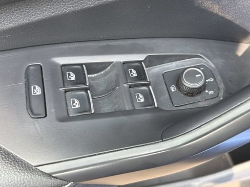 Used 2024 Volkswagen Jetta SE FWD image 12