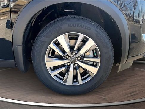 New 2025 Nissan Pathfinder SL image 12