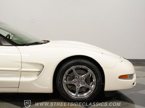 Used 2001 Chevrolet Corvette Coupe w/ Preferred Equipment Group2 RWD image 31