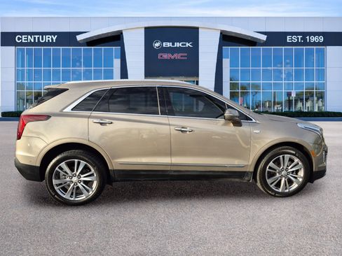 Used 2023 Cadillac XT5 Premium Luxury w/ Technology Package FWD image 3