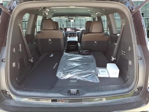 New 2025 Nissan Armada SL w/ Captain's Chari Seat Package image 7