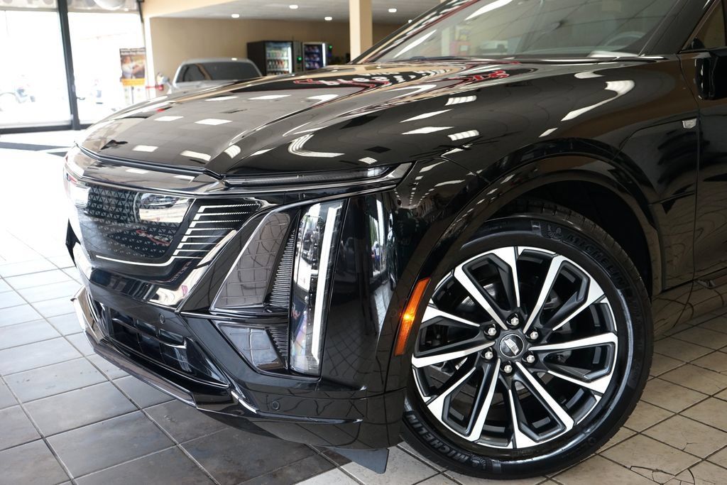Used 2024 Cadillac Lyriq Sport w/ LPO, Floor Liner Package AWD/4WD image 22