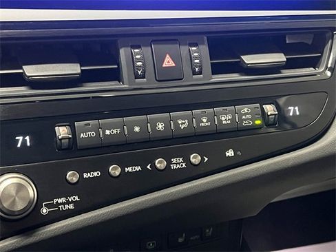 Certified 2025 Lexus ES 300h w/ Luxury Package image 20