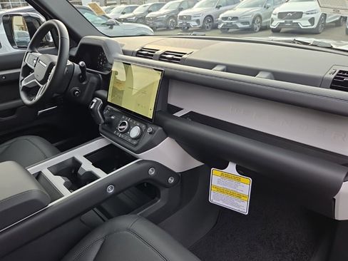 New 2026 Land Rover Defender 110 X-Dynamic SE image 20