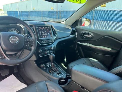 Used 2019 Jeep Cherokee Trailhawk AWD/4WD image 18