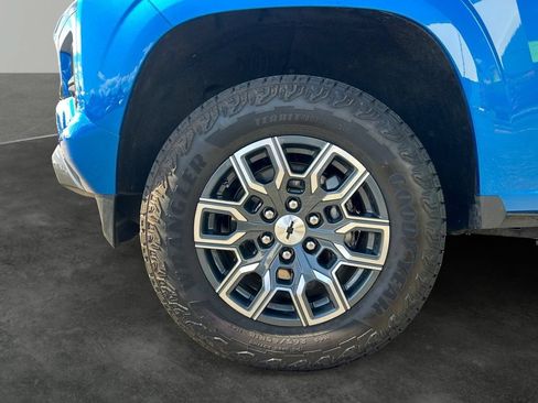 Used 2024 Chevrolet Colorado Z71 w/ Z71 Convenience Package 2 AWD/4WD image 4