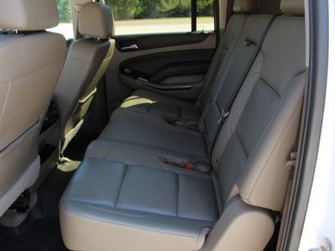 Used 2017 Chevrolet Suburban LT w/ LT Signature Package image 15