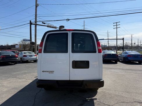 Used 2016 Chevrolet Express 2500 2500 3dr Cargo Van image 4