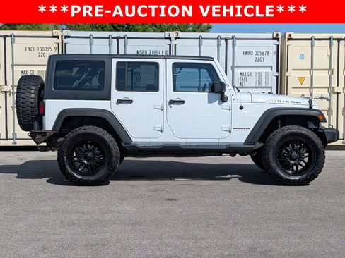 Used 2017 Jeep Wrangler Unlimited Rubicon w/ Connectivity Group image 3