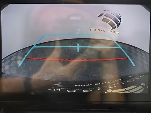 Used 2022 Toyota Sienna XLE image 39