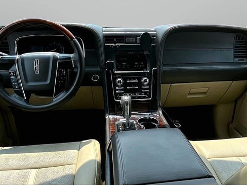 Used 2015 Lincoln Navigator 4WD w/ Equipment Group 101A Reserve image 14