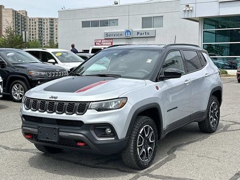 Used 2024 Jeep Compass Trailhawk AWD/4WD image 6