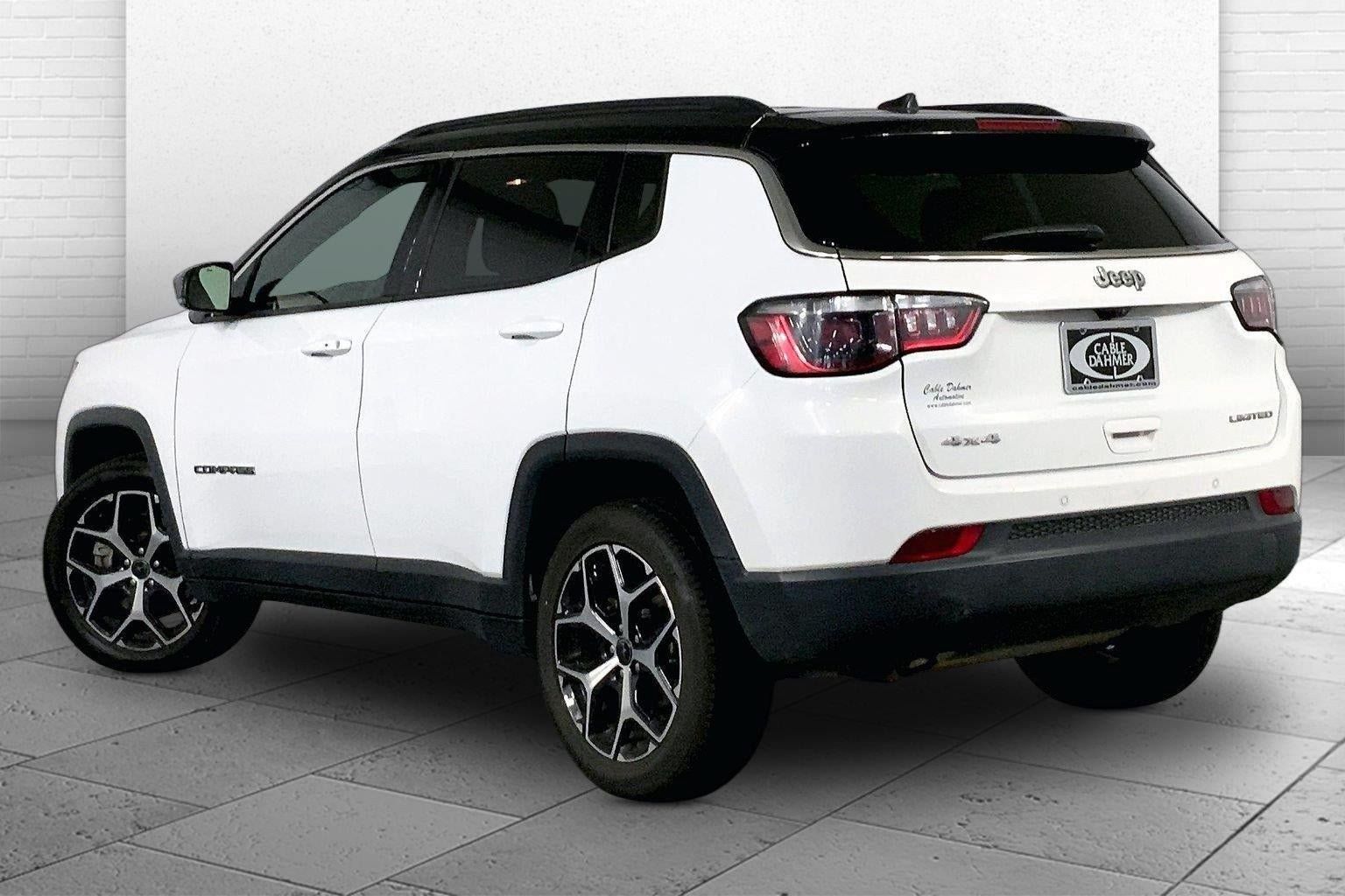 Used 2025 Jeep Compass Limited AWD/4WD image 11