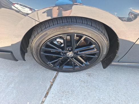 Used 2025 Toyota Camry SE FWD image 11