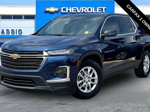 Used 2023 Chevrolet Traverse LS FWD image 2